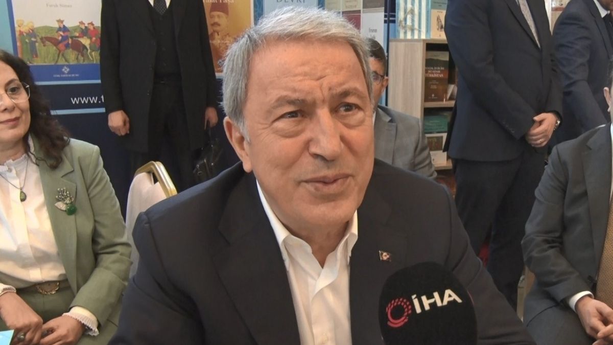 Huli̇si̇ Akar Ki̇tap İmza (5)