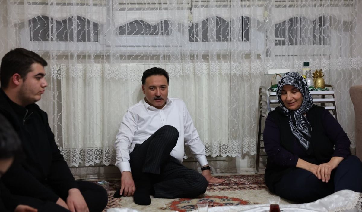 Kayseri Valisi Çiçek Iftar Sofrasına Konuk Oldu (4)