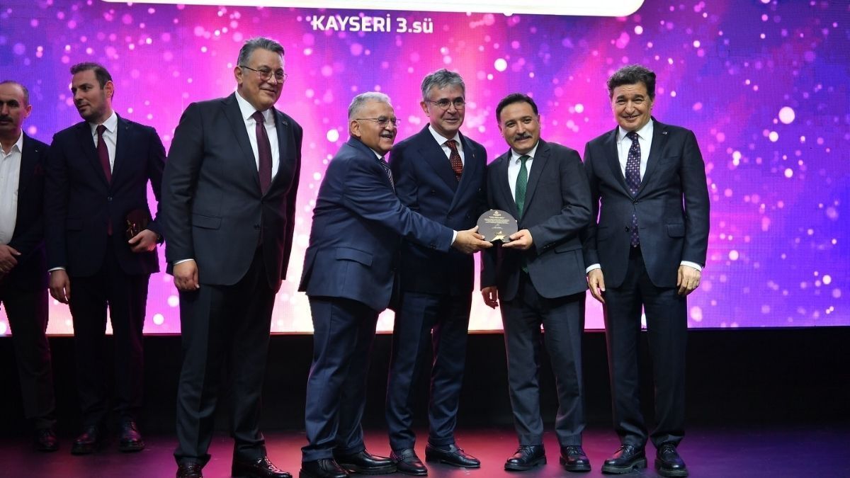 Kayseri Vitrine Çıktı İhracatta Öne Çıkan Firmalar Ödüllerini Aldı (1)