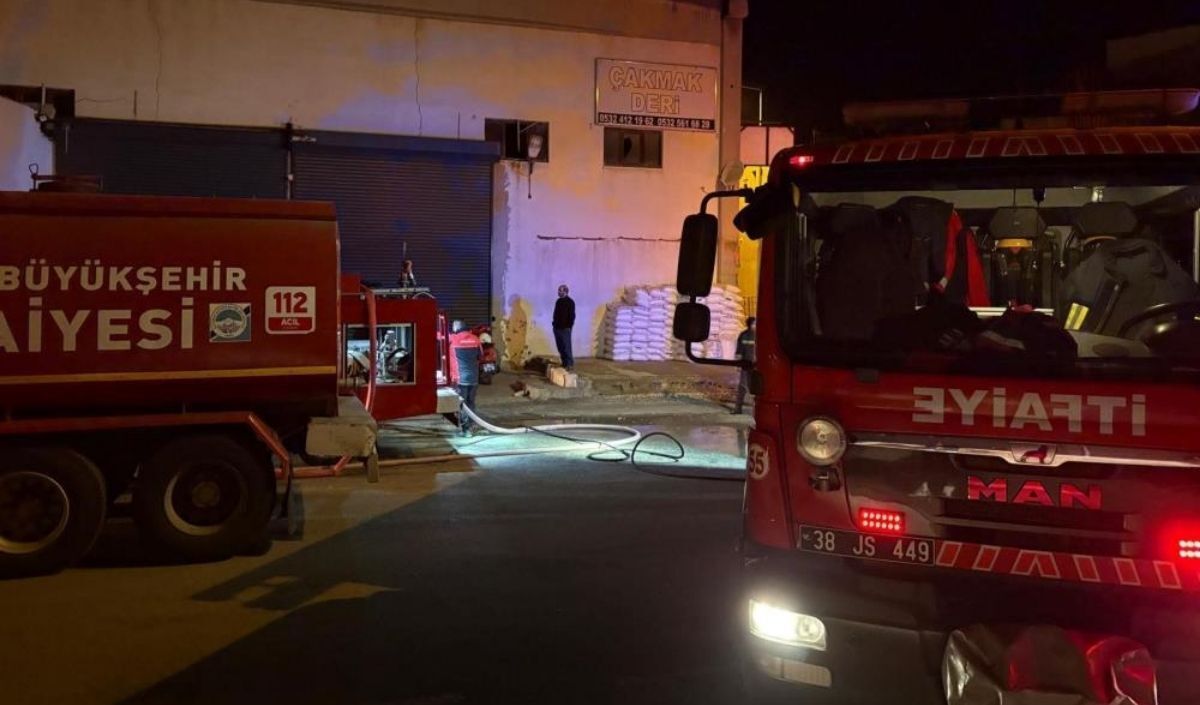 Kayseri'de Hayvansal Ürünler Tesisinde Yangın (1)