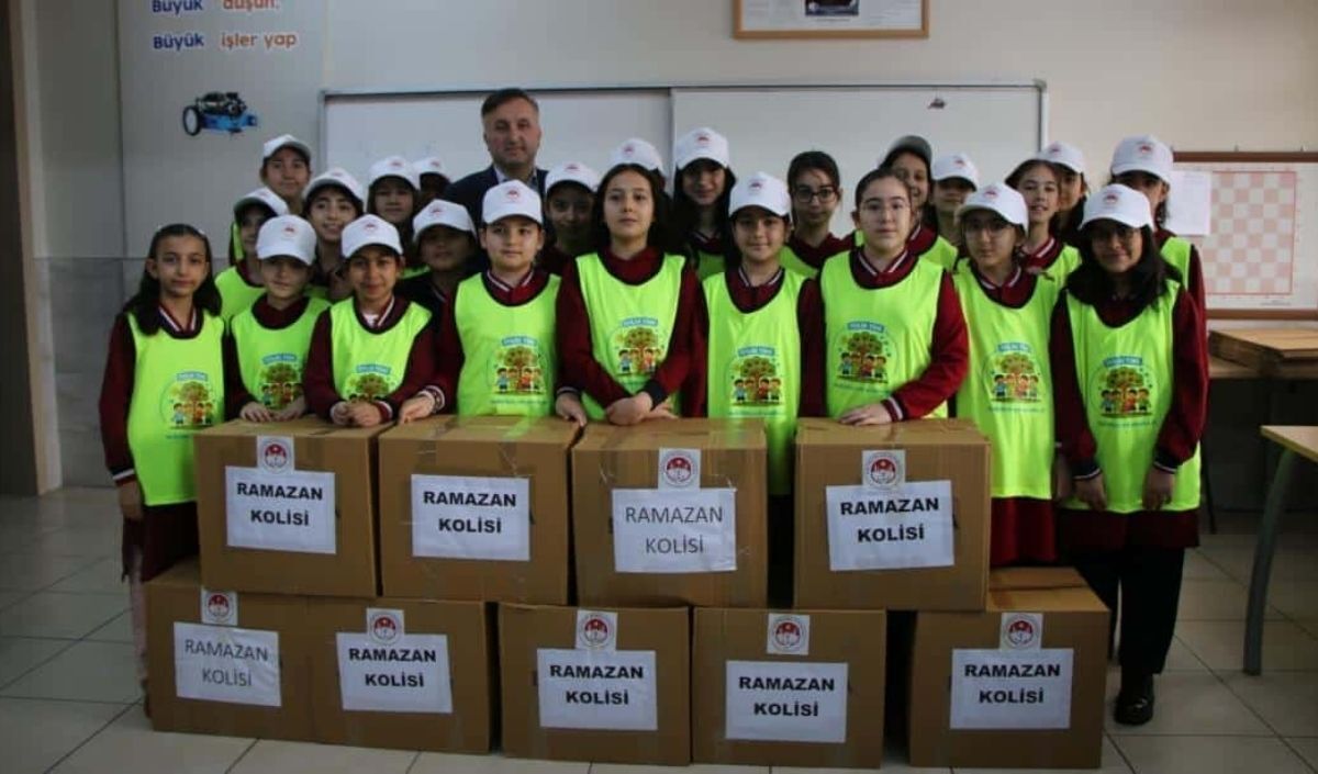 Kayseri’de Öğrencilerden Sarız’a Iyilik Köprüsü (1)