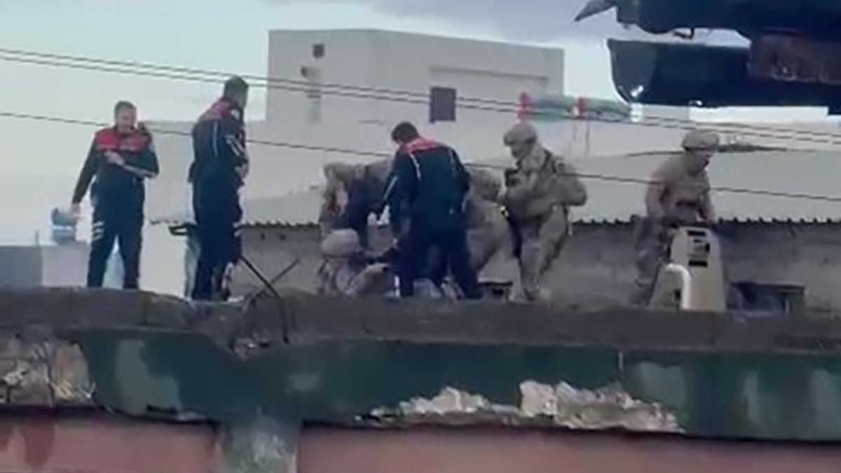 Tekstil Atölyesini Basıp 4 Kişiyi Yaraladı Şüpheli Çatıda Yaralandı! (3)