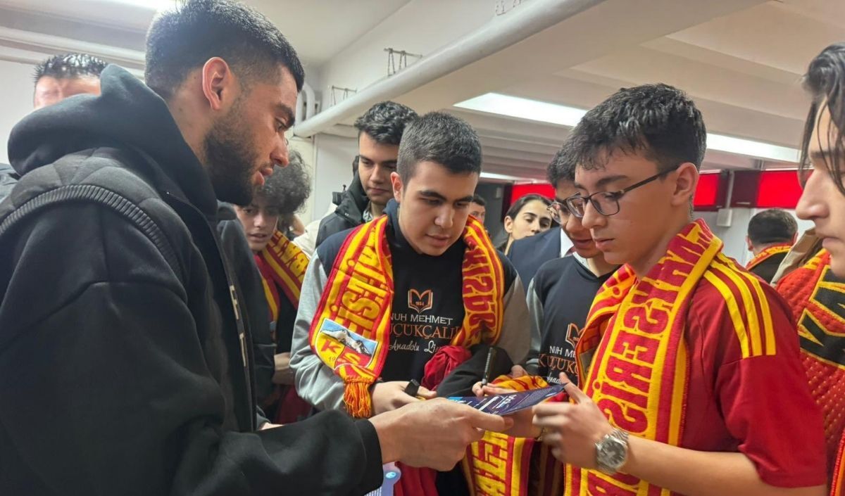 Ülkü Ocakları Futbolcularla Lise Ziyareti (3)