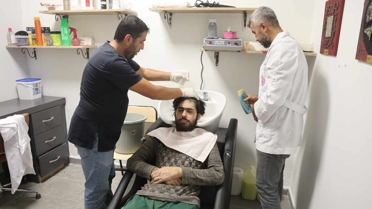 3 Yıldır Evinden Çıkmayan Genç 25 Yaşına Girdi Son Hali Görenleri Şaşırttı! (7)
