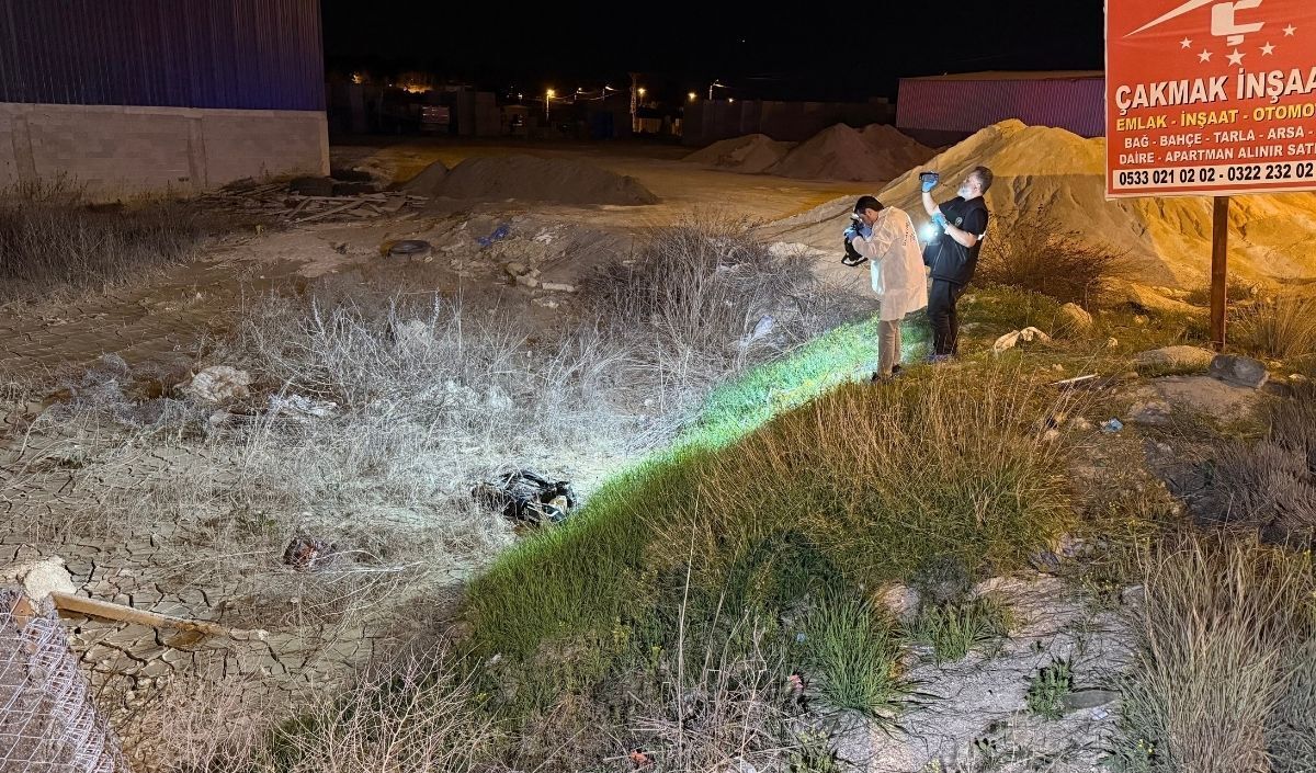 Adana’da Otobüsle Çarpışan 17 Yaşındaki Sürücü Hayatını Kaybetti (1)