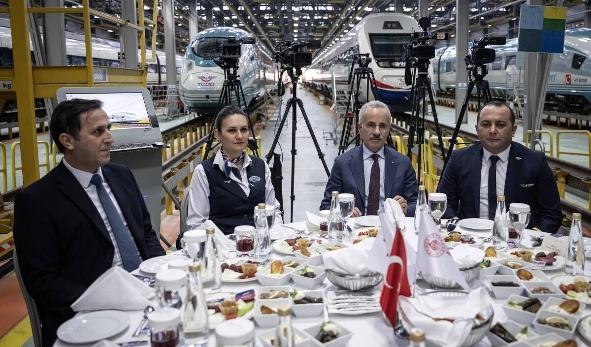 Bakan Uraloğlu Hızlı Tren (1)