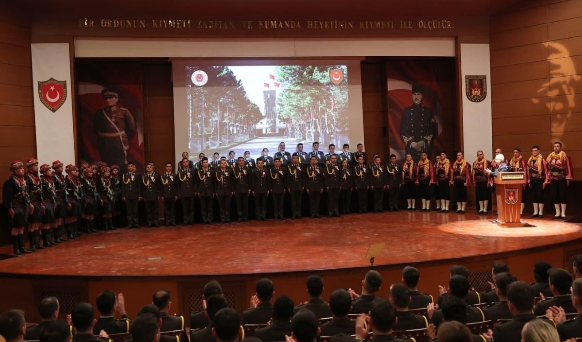 Güler Türkiye Krizlerin Ortasında Istikrar Adası (3)