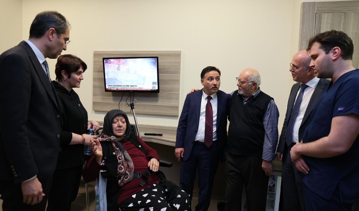 Kayseri Valisi Çiçek’ten Şehit Annesine Ziyaret (1)