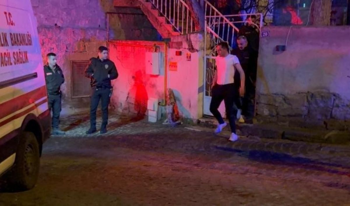 Kayseri’de Bıçaklanan Şahıs, Ambulansa Binmedi, Tütün Içti (5)