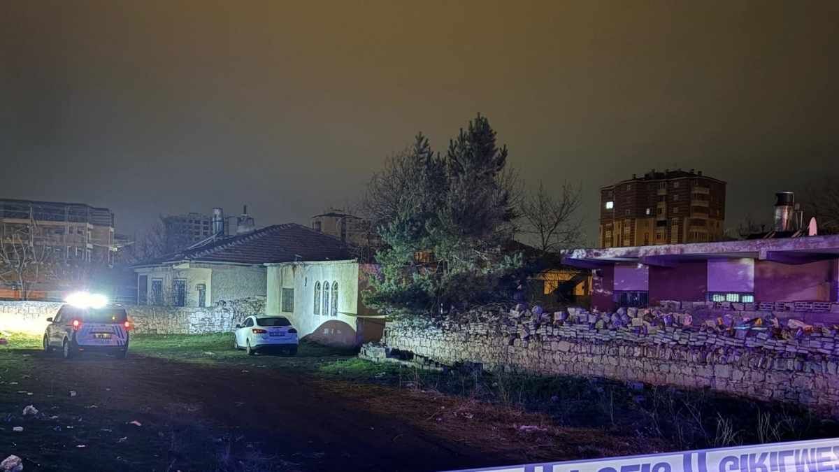 Kayseri’de Müstakil Eve Kurşun Yağdı 1 Kişi Başından Vurularak Ağır Yaralandı! (4)-1