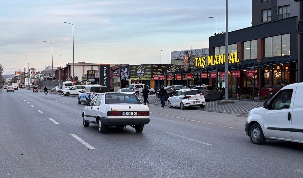 Kayseri’de Otomobil Ve Tramvay Çarpıştı 2 Yaralı (3)