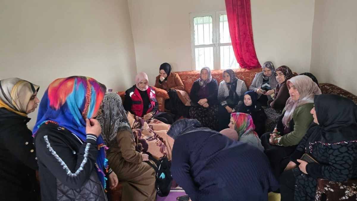 Kazada Şehit Olmuştu Baba Ocağına Türk Bayrağı Asıldı! (4)