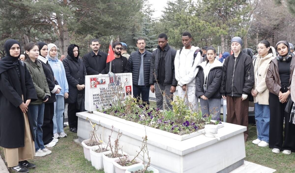 Yabancı Öğrenciler Mezar Şehit Ziyaret (4)