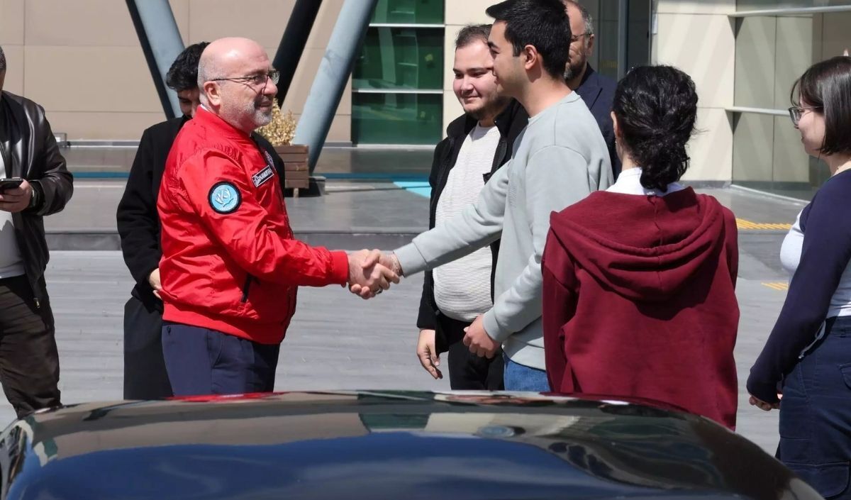 Kayü Öğrencilerinden Elektrikli Araç! Rektör Karamustafa’dan Tam Not Aldı! (4)