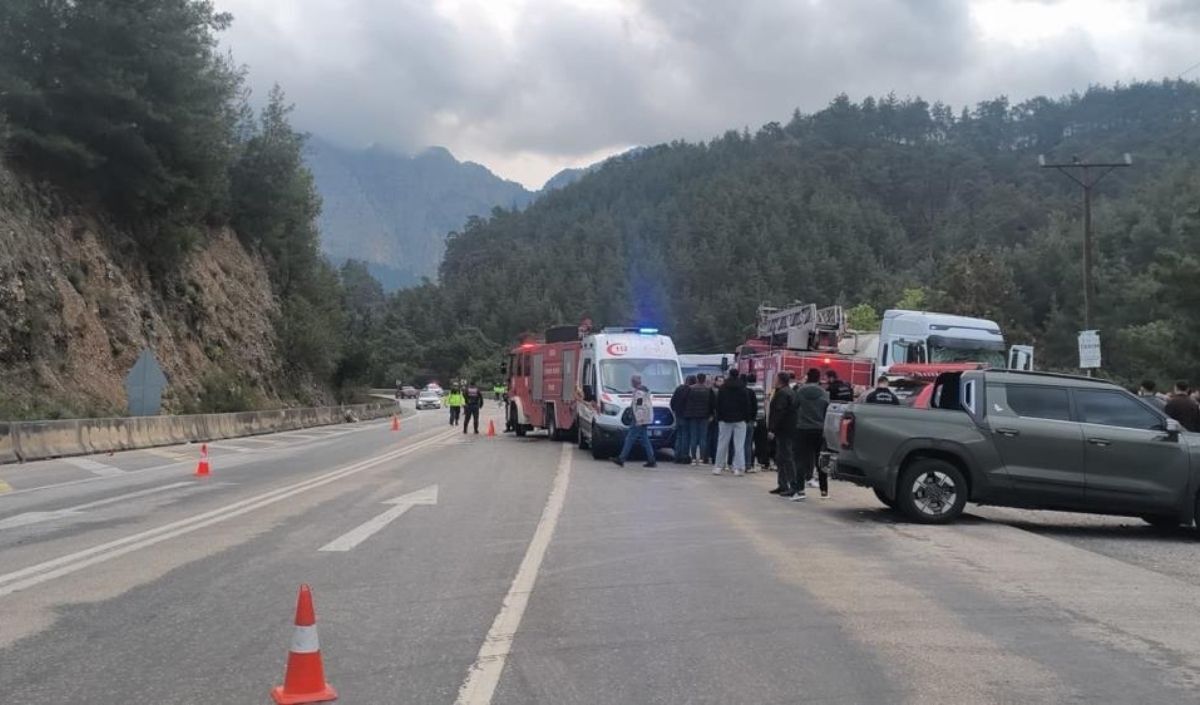 Antalya Isparta Yolunda Kaza 7 Ölü7 (2)