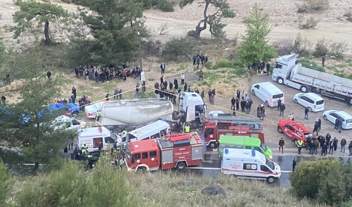 Antalya Isparta Yolunda Kaza 7 Ölü7 (3)
