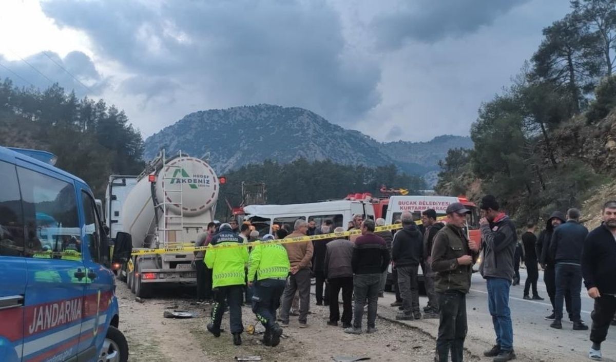 Antalya Isparta Yolunda Kaza 7 Ölü7 (4)
