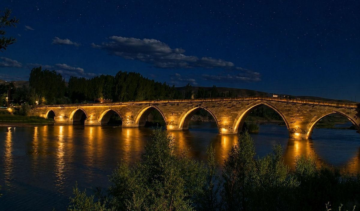 Işıklandırılmış Şahruh Köprüsü