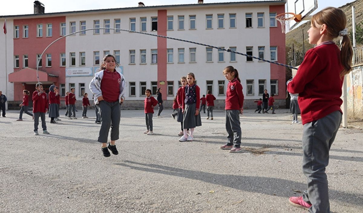Okullarda Yeni Güvenlik Düzenlemesi (1)
