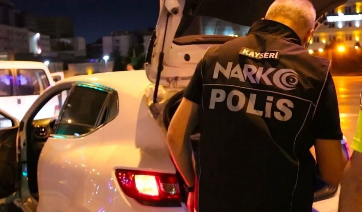 Polis (3)