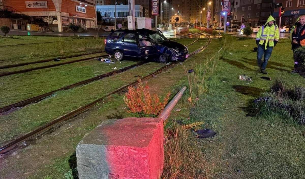Talas Tramvay Durağına Daldı (1)